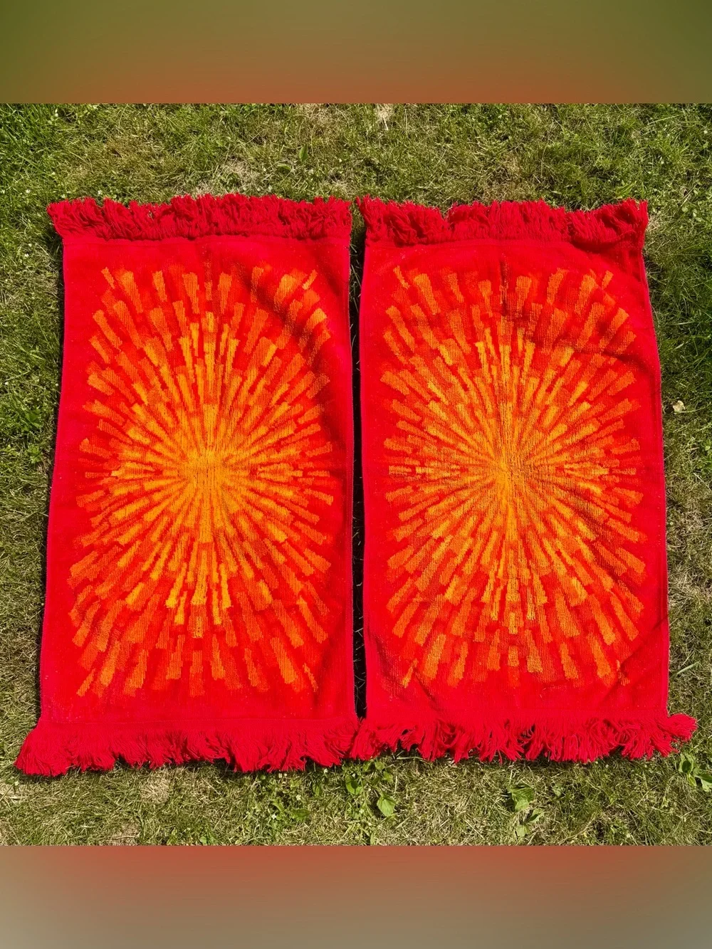 Vintage MCM Fieldcrest Hand Towel Psychedelic Red Orange Yellow Cotton Starburst